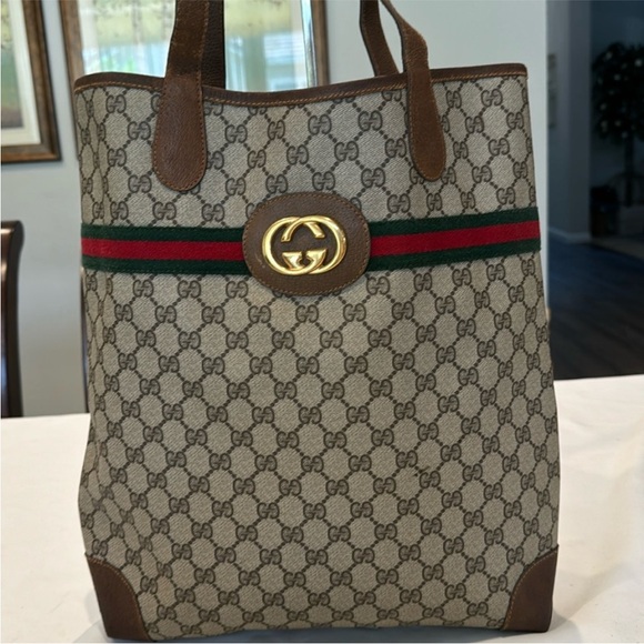 Gucci Handbags - Authentic Gucci tote/shoulder bag